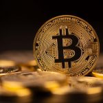 Nivelul record de corelare dintre Bitcoin şi acţiuni se poate transforma într-un „colac de salvare”