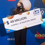 Bătrânul „vinovat” de câştigul de 48 de milioane de dolari la loteria canadiană