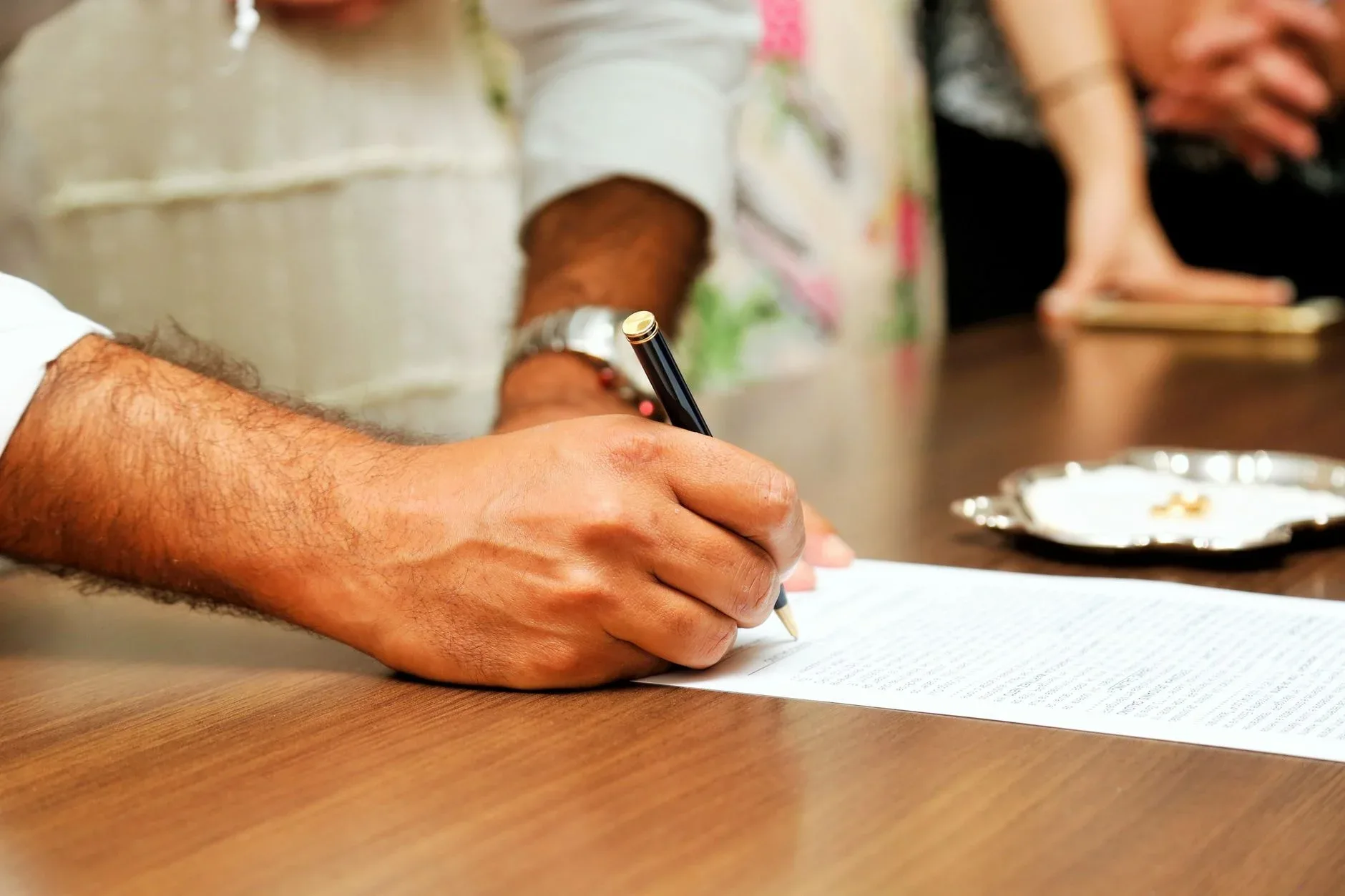 Calcularea onorariului notarului la semnarea contractului