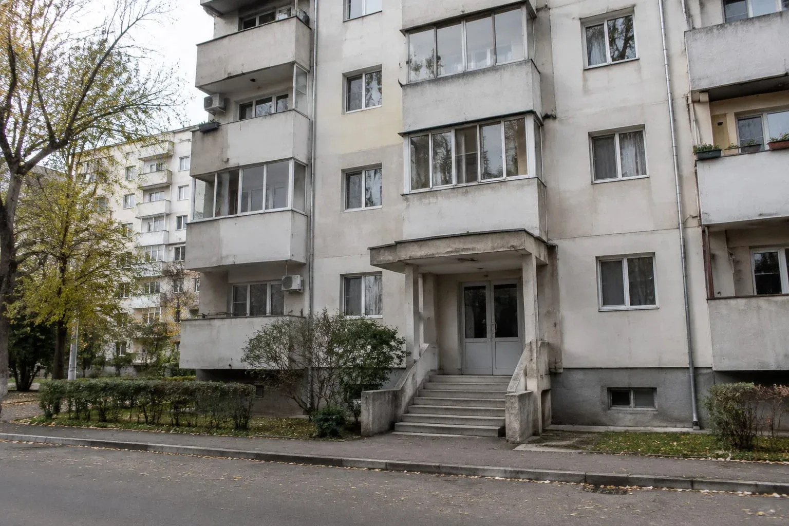 Bloc cu apartamente promise mai multor cumpărători