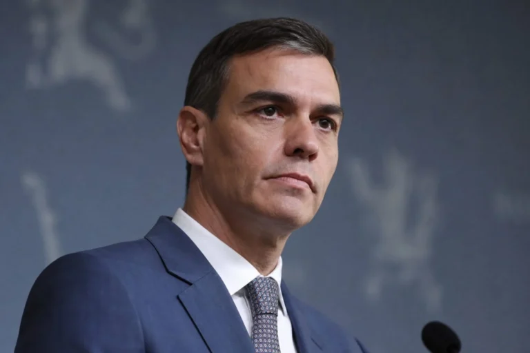 Premierul spaniol în timpul unei declarații