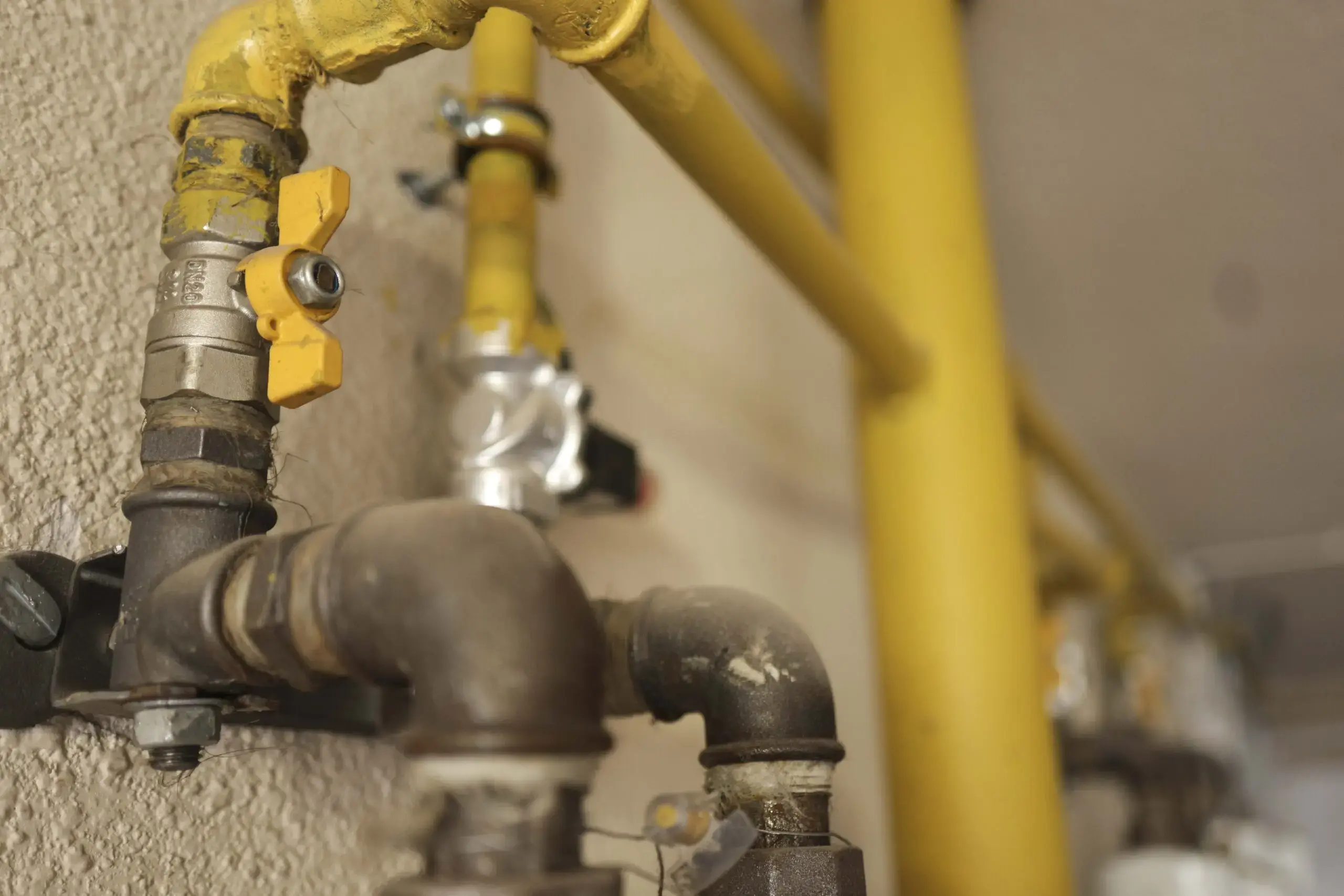 Un miros de gaz poate opri gazul în bloc, iar reparațiile comune sunt plătite de vecini